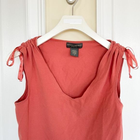 Banana Republic Size Small Sleeveless Heart Shaped Neck Top in Corral with Bow T - Picture 2 of 8